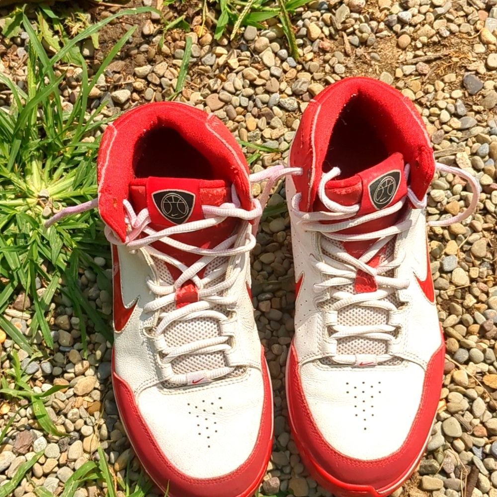 2009 Nike Air dream red white hightops sz 8.5